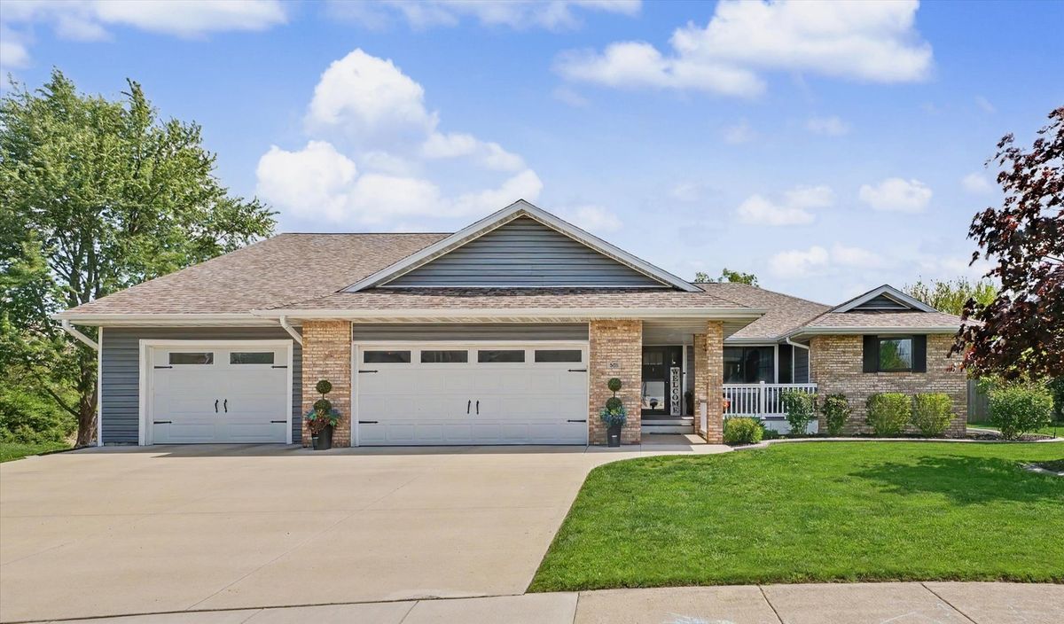 808 Cedar Ridge Court, Mahomet, IL 61853