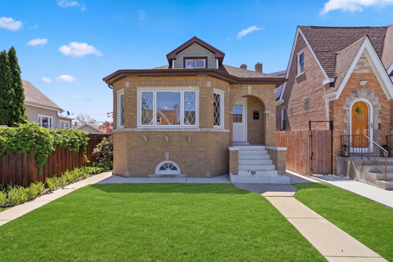 5853 W Newport Avenue — Chicago, IL 60634