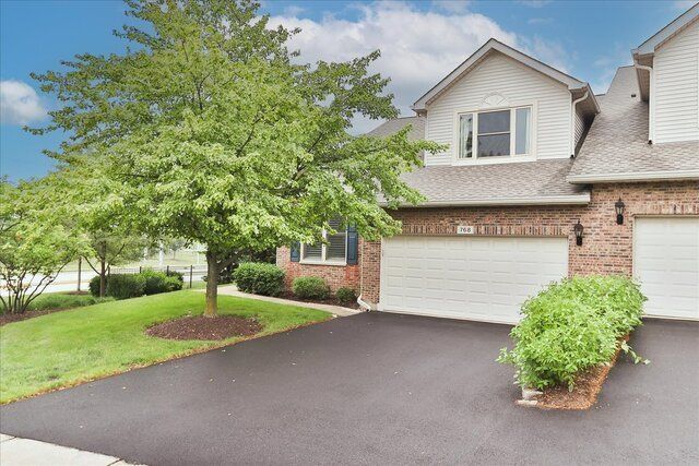 768 Saint Johns Place, Addison, IL 60101