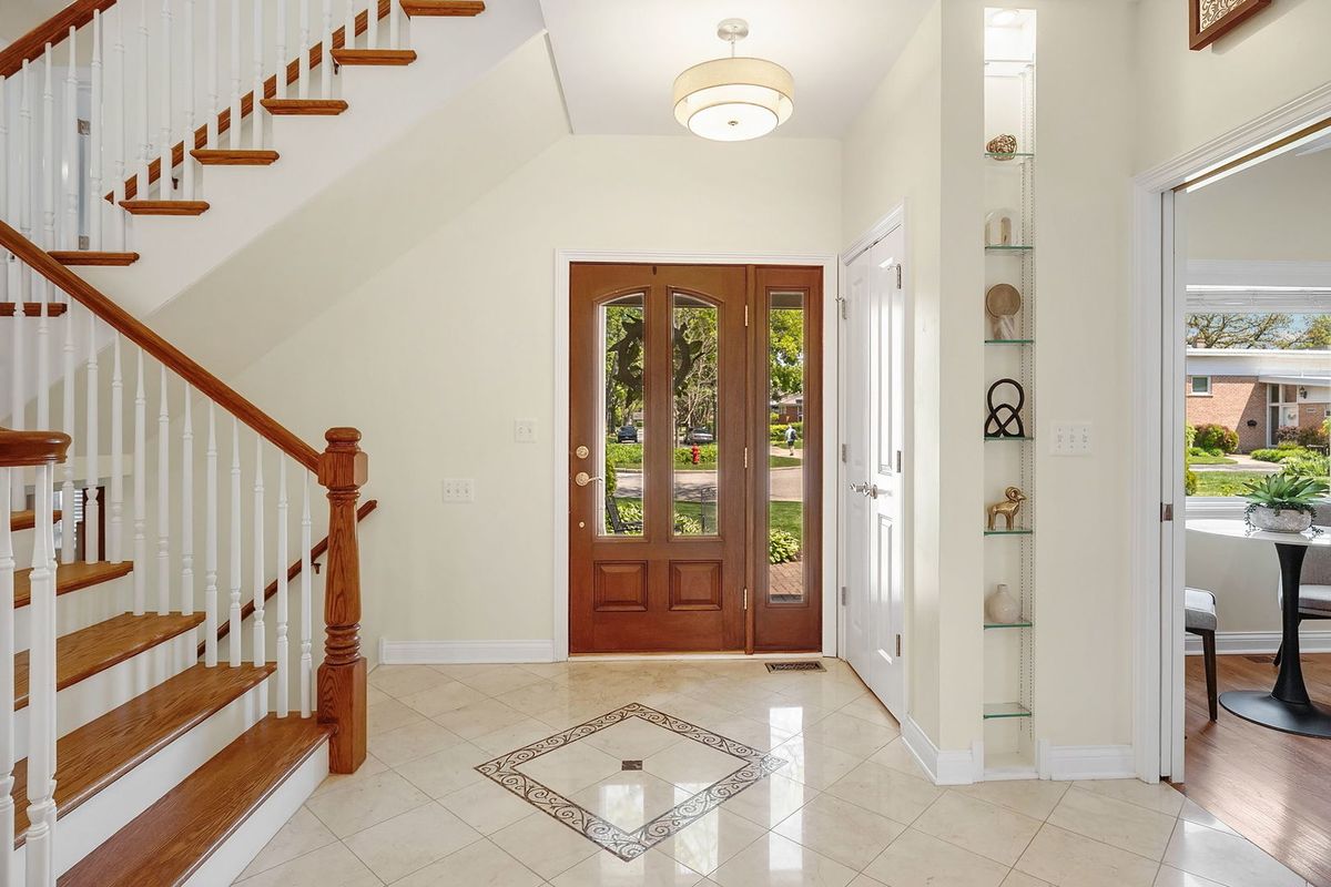 2740 Lincoln Lane, Wilmette, IL 60091