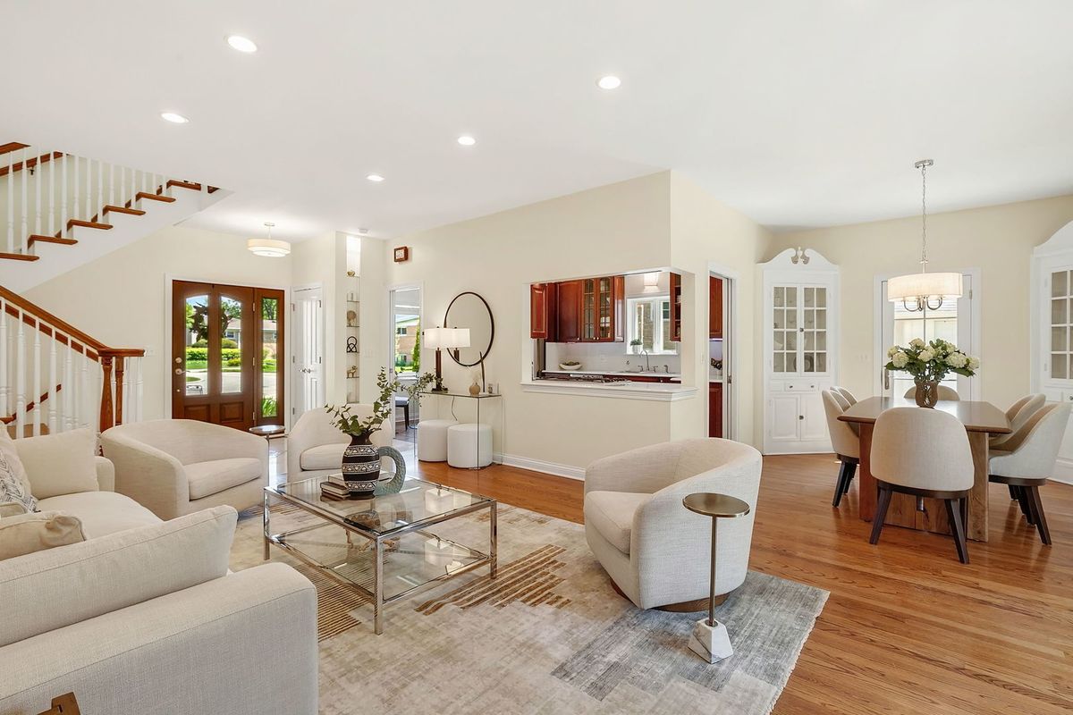 2740 Lincoln Lane, Wilmette, IL 60091