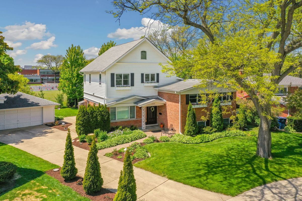 2740 Lincoln Lane, Wilmette, IL 60091