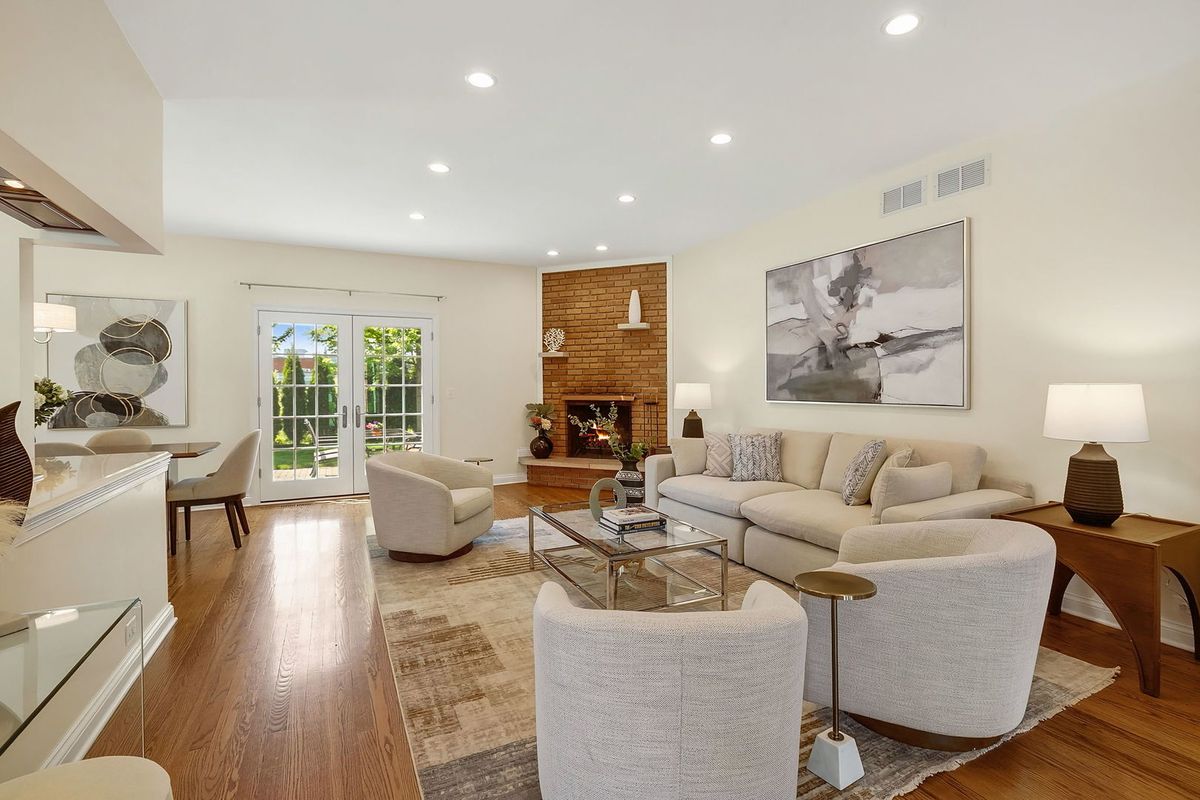 2740 Lincoln Lane, Wilmette, IL 60091