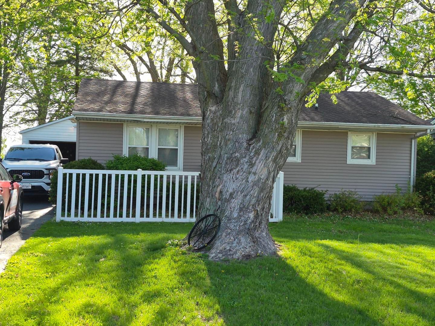 203 S Yates Street — Alpha, IL 61413