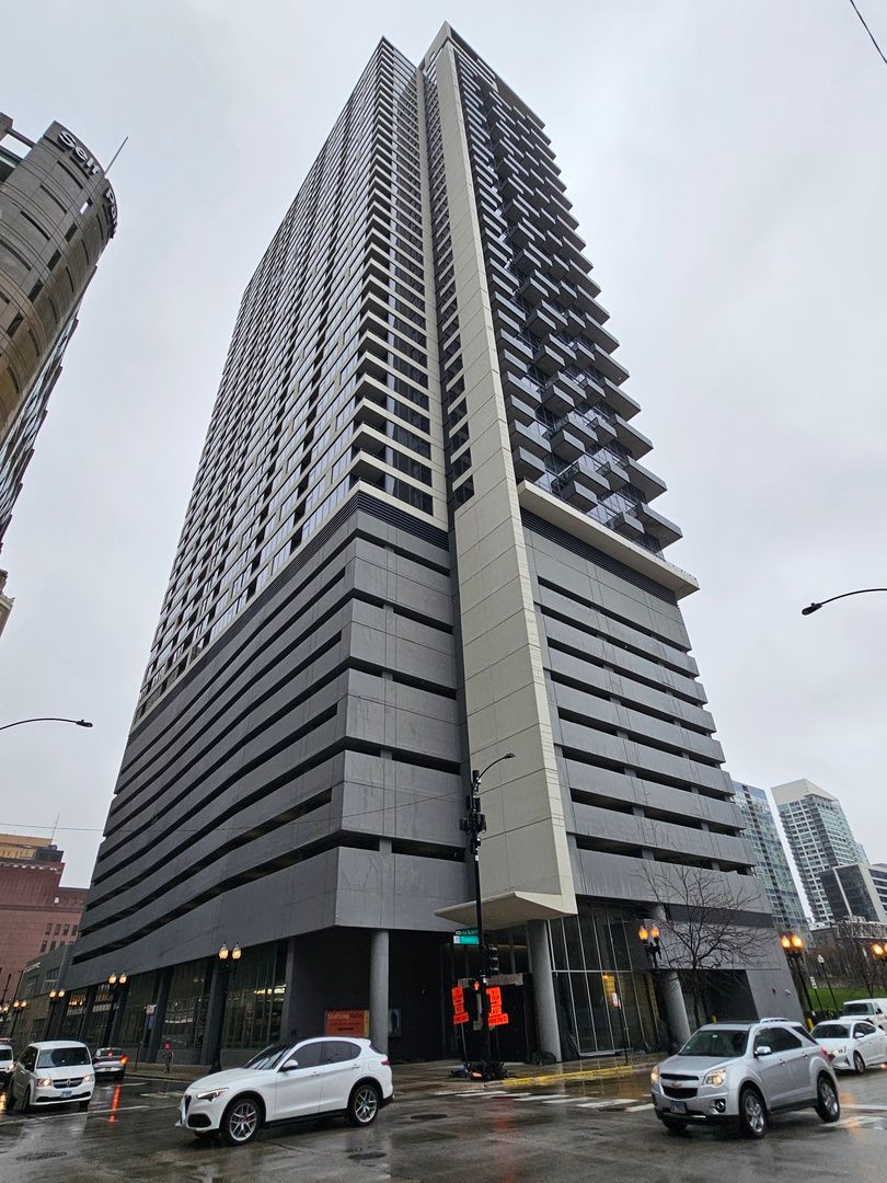 235 Van Buren Street, Chicago, IL 60607