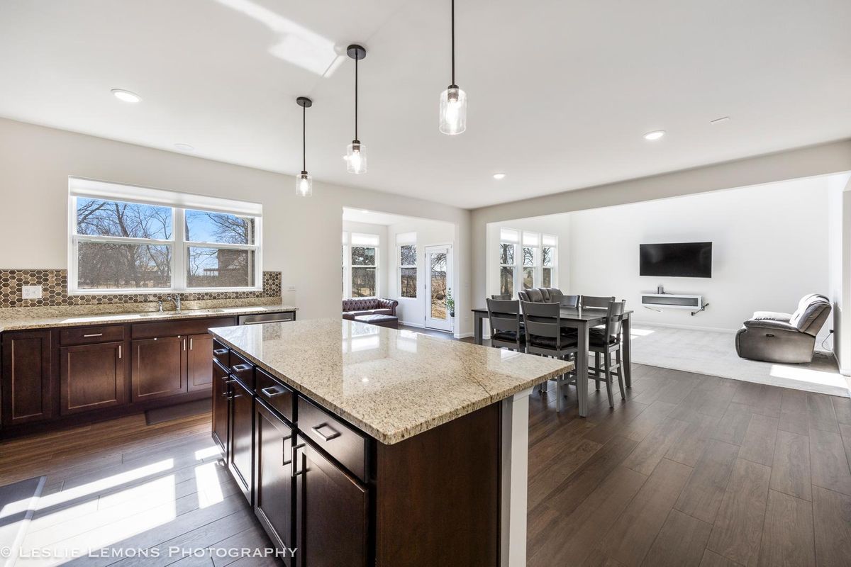2225 Bent Grass Way, Bolingbrook, IL 60490