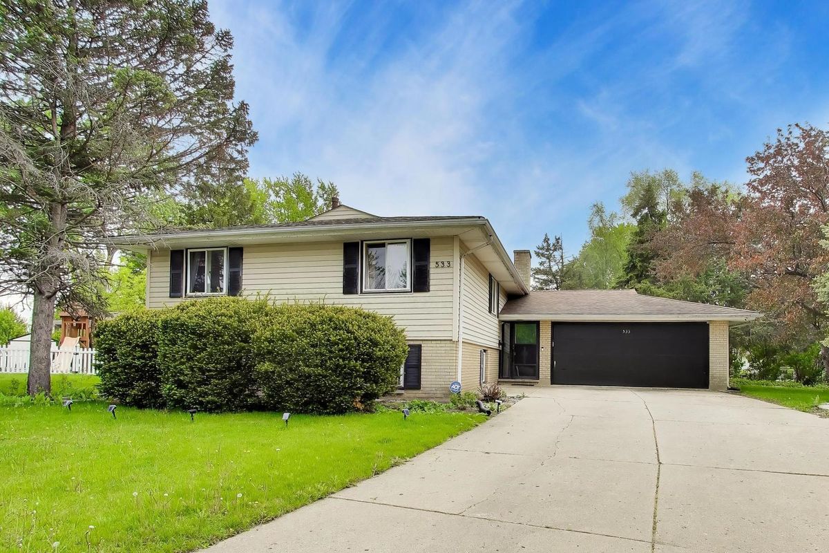533 Carr Court, Schaumburg, IL 60193