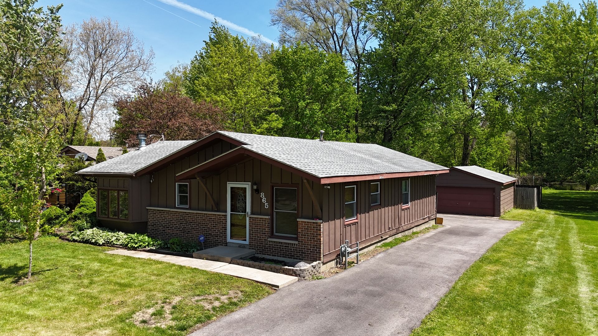 865 Riverside Drive — South Elgin, IL 60177
