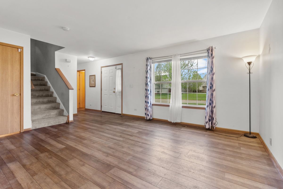819 Casey Lane, Harvard, IL 60033