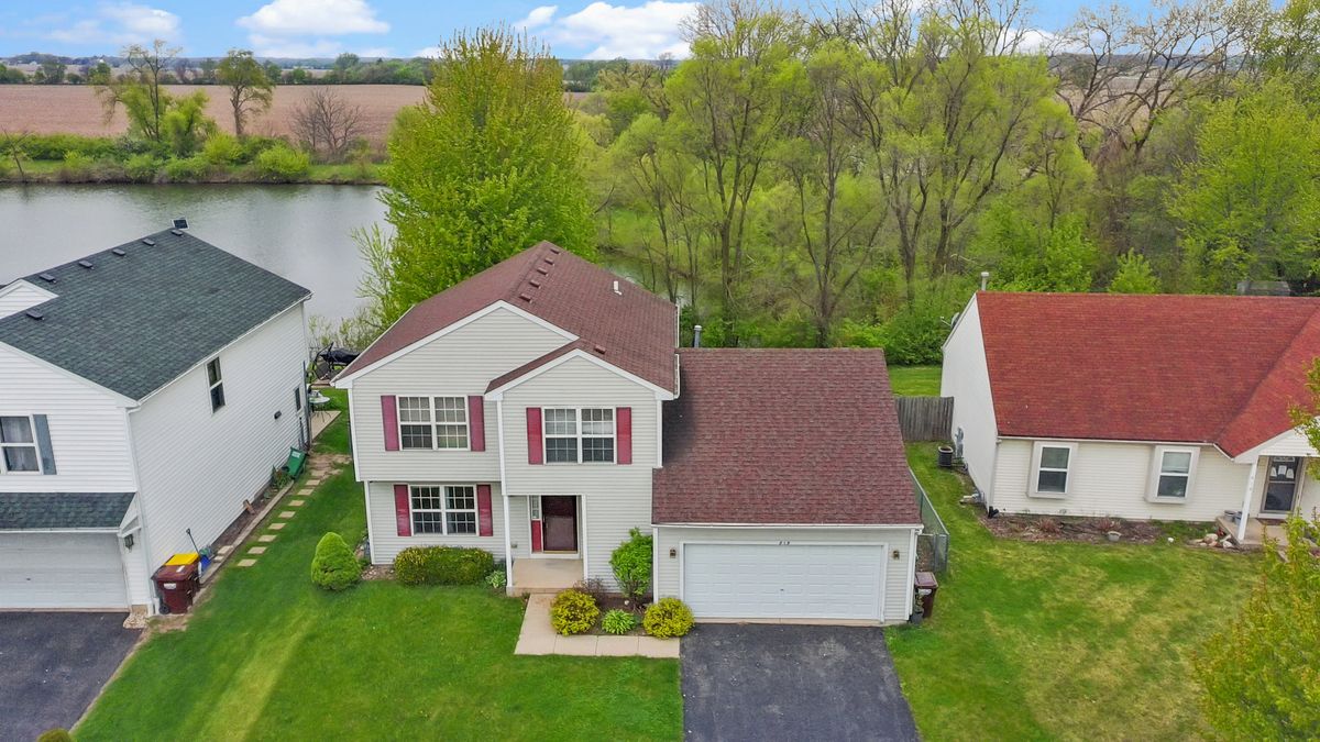 819 Casey Lane, Harvard, IL 60033