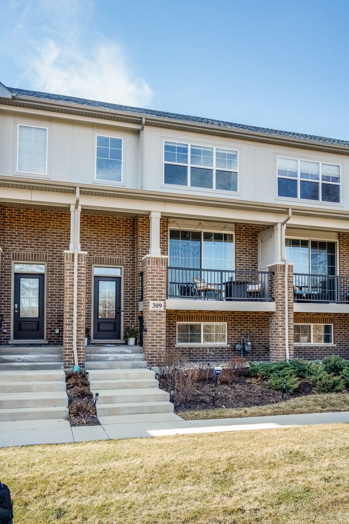 309 Woodmoor Drive, Lombard, IL 60148