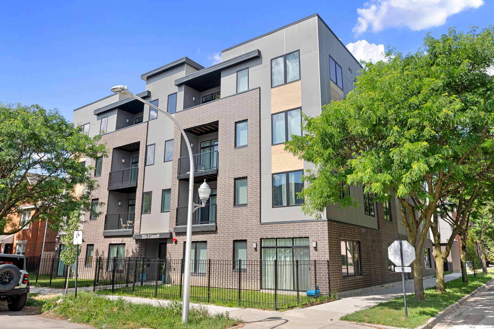 204 S Leavitt Street #204 — Chicago, IL 60612