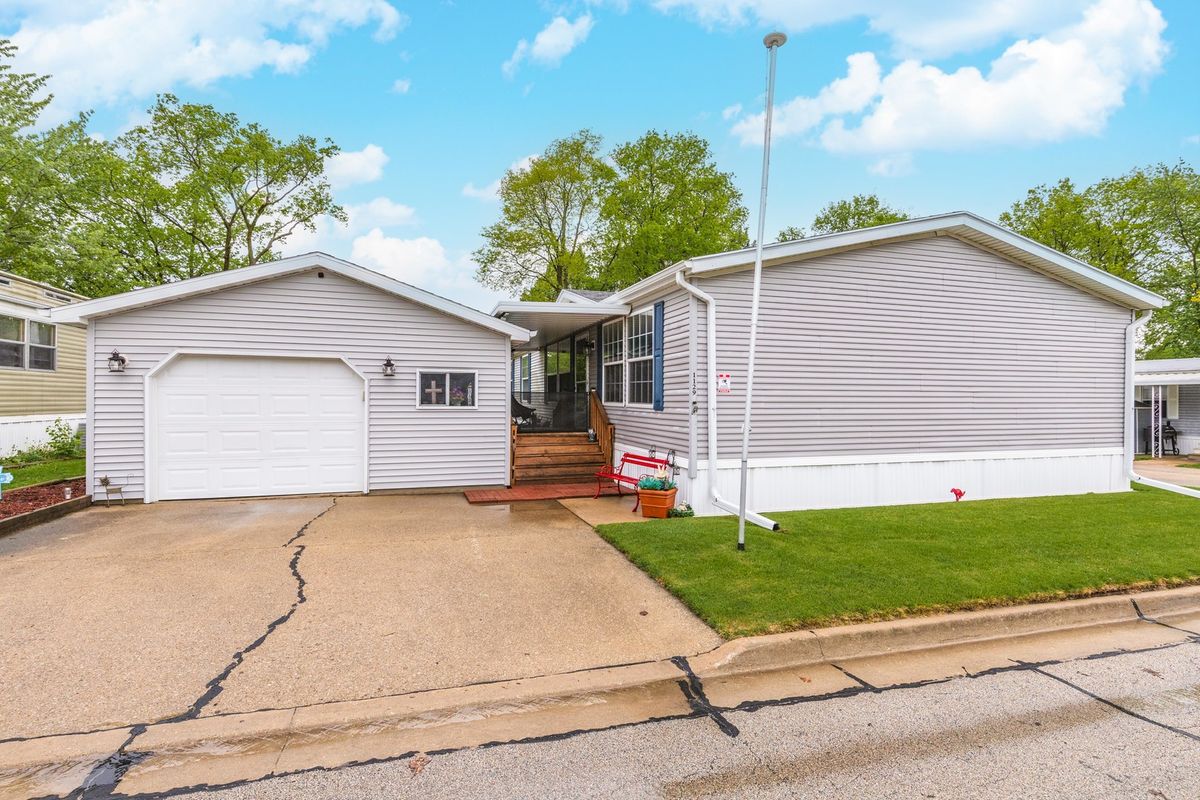 1129 11th Street, Bloomington, IL 61704