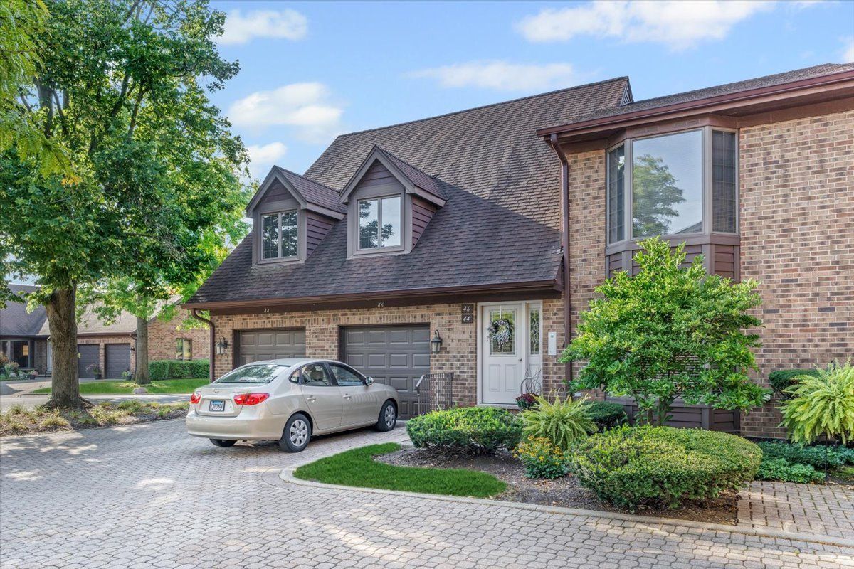 44 Kings Court, Westchester, IL 60154
