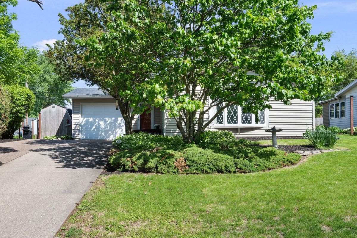 1511 Parklane Drive, Bettendorf, IA 52722