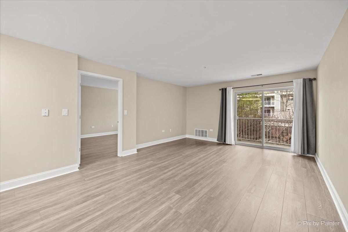 605 BARRINGTON Avenue #222, East Dundee, IL 60118