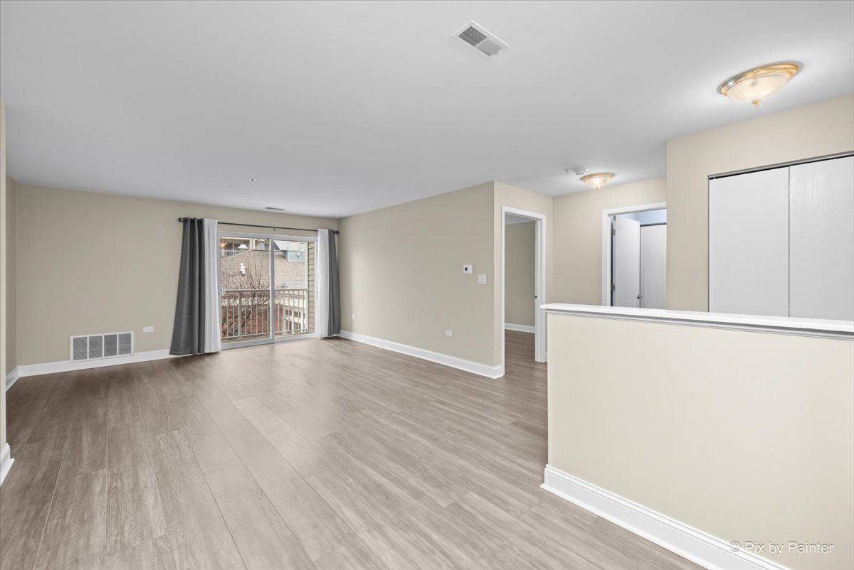 605 BARRINGTON Avenue #222, East Dundee, IL 60118