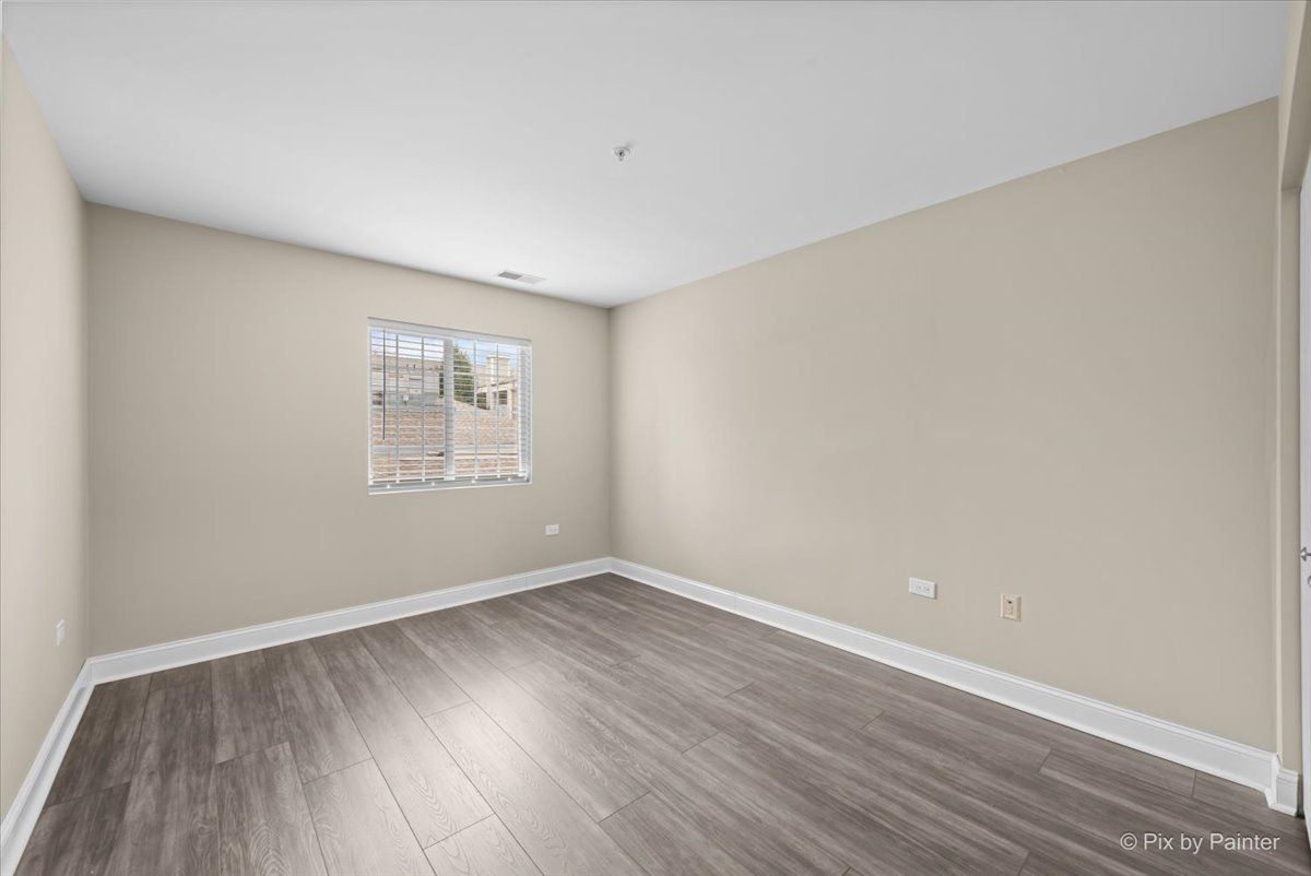 605 BARRINGTON Avenue #222, East Dundee, IL 60118