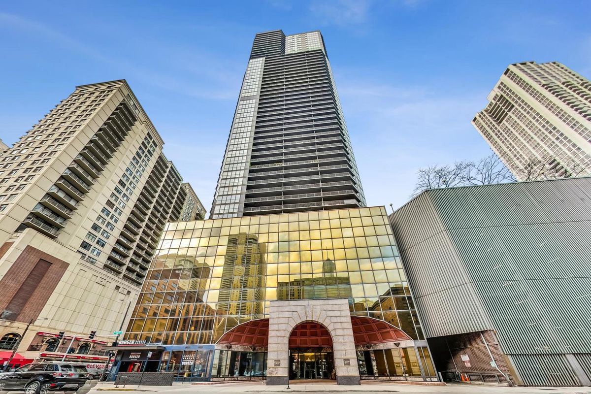 10 ONTARIO Street, Chicago, IL 60611