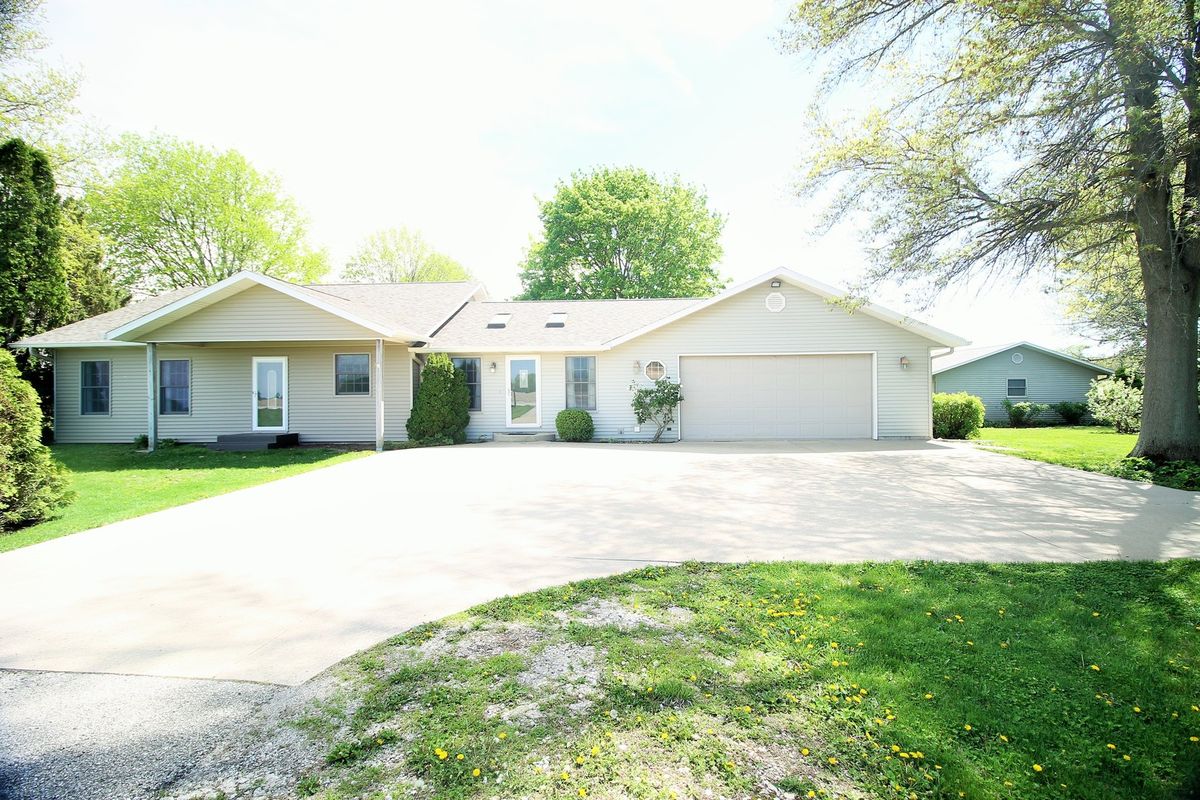 10093 Wolf Road, Geneseo, IL 61254