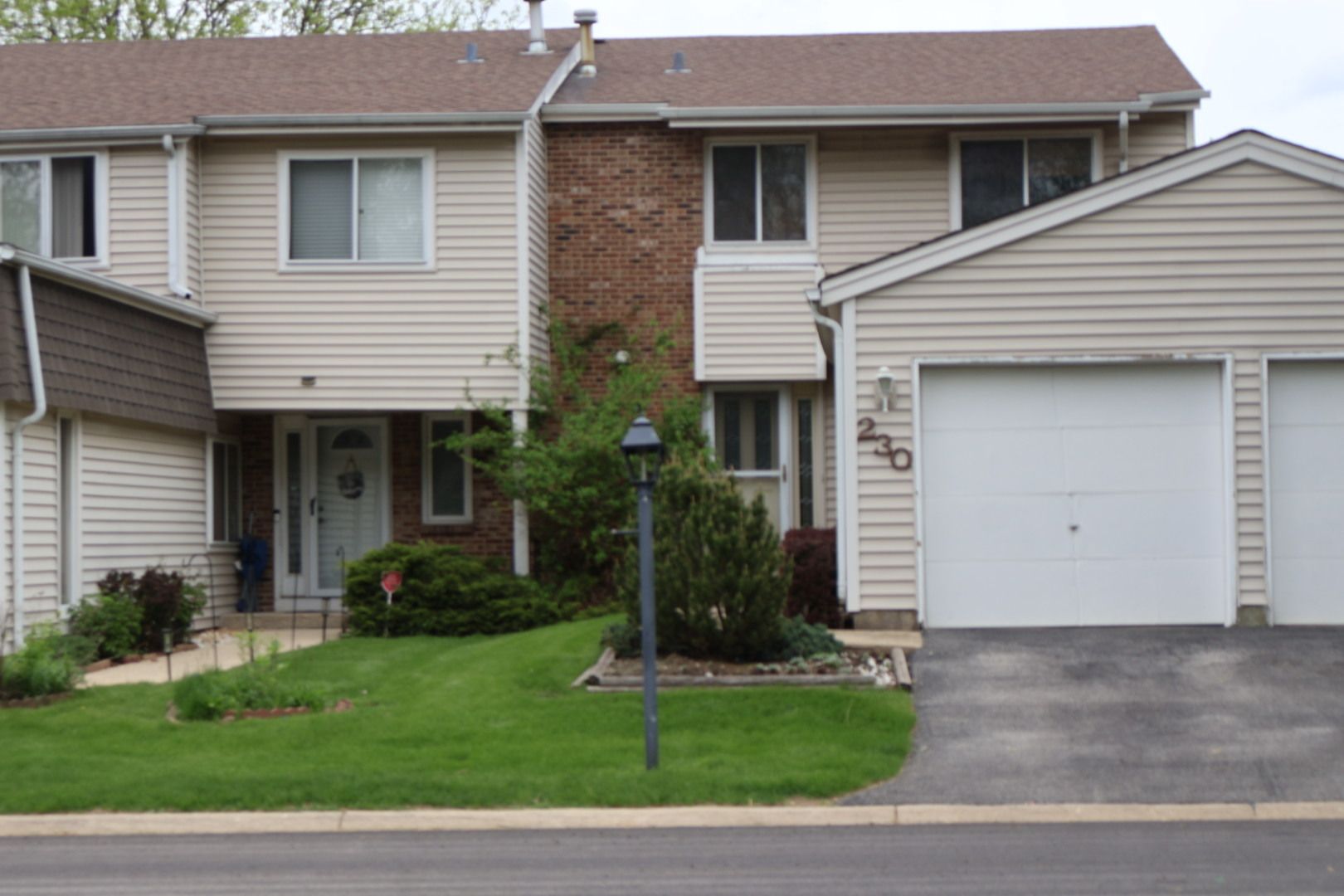 230 Douglass Way — Bolingbrook, IL 60440