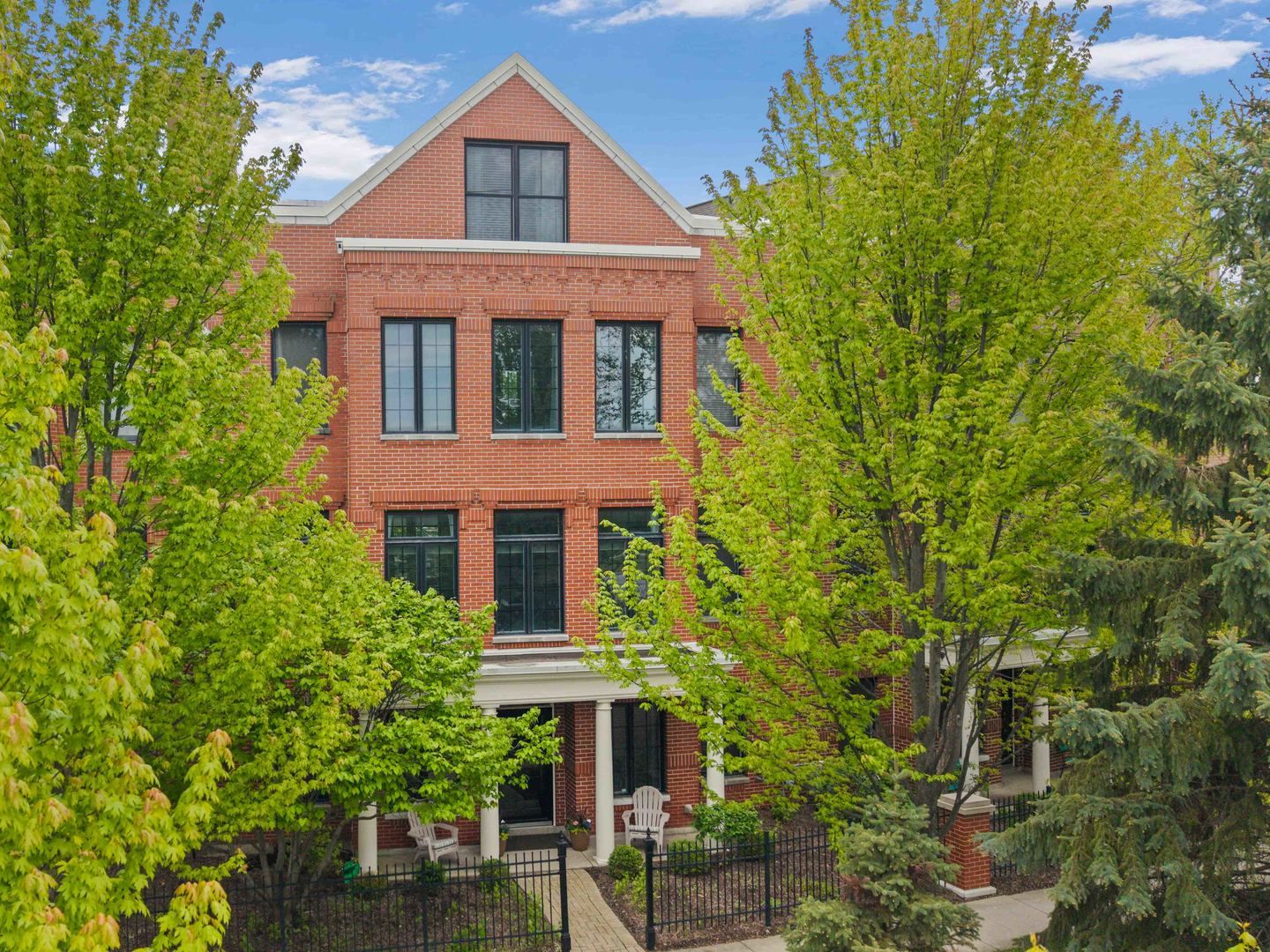 2048 Valor Court — Glenview, IL 60026