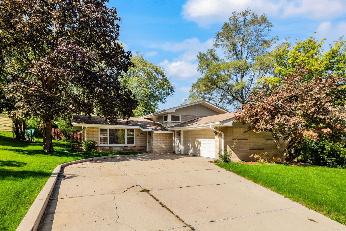 8746 81st Court, Hickory Hills, IL 60457