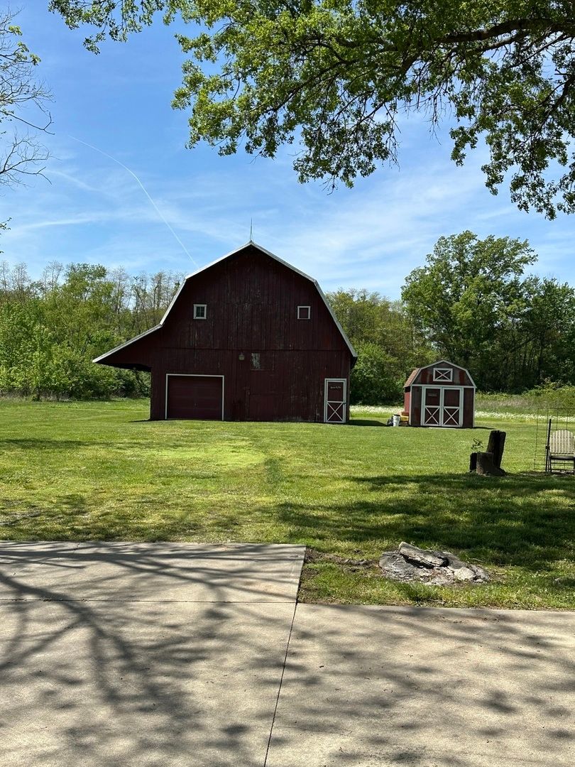 23407 US Highway 51 Highway, Elkville, IL 62932