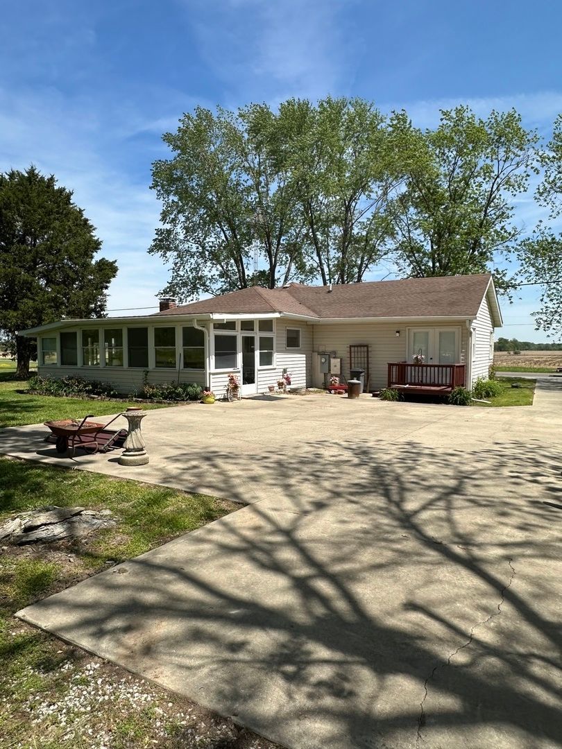 23407 US Highway 51 Highway, Elkville, IL 62932
