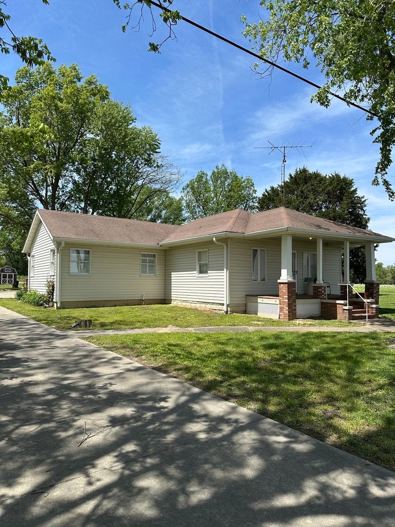 23407 US Highway 51 Highway, Elkville, IL 62932