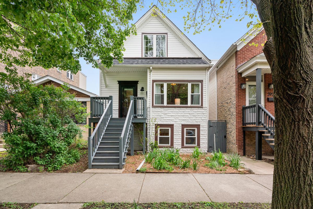 2929 Fairfield Avenue, Chicago, IL 60618