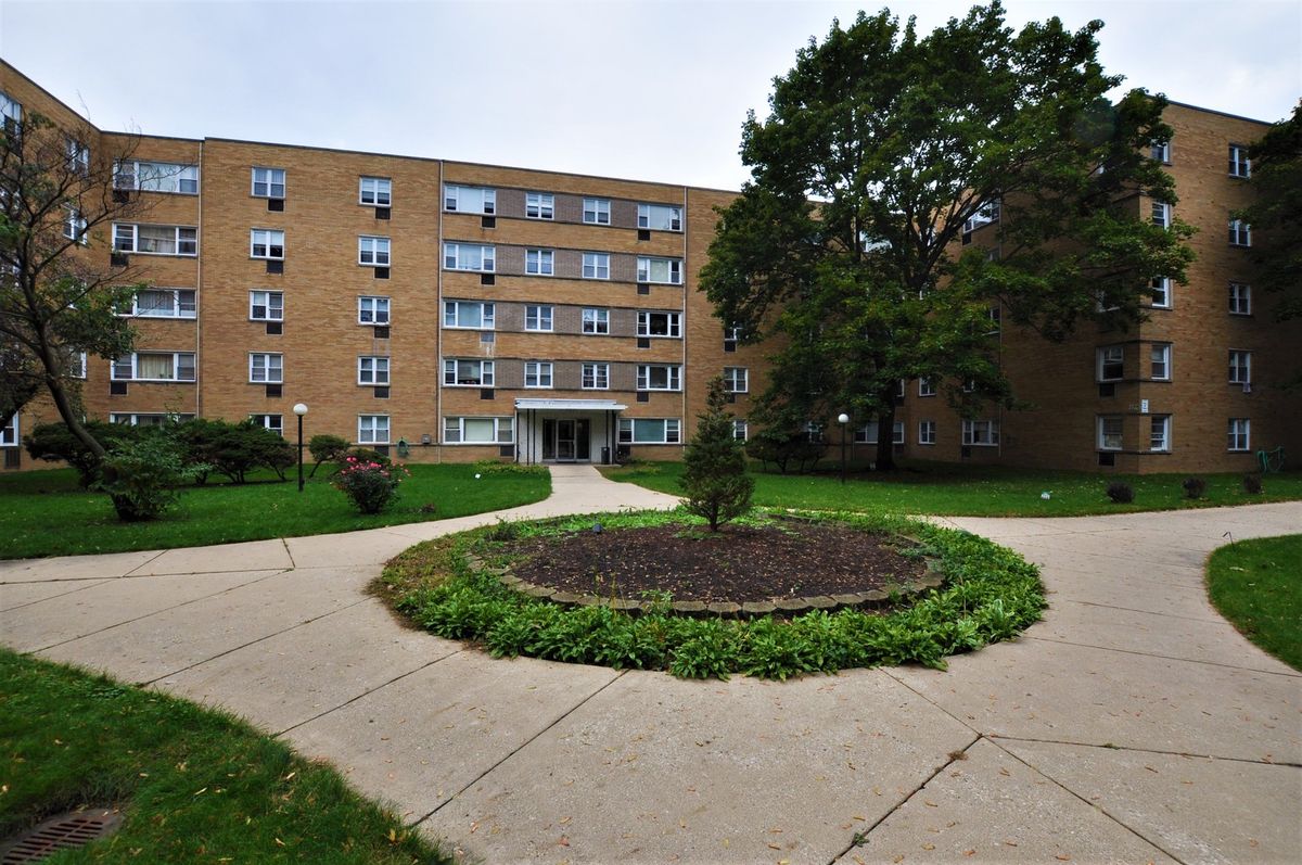 2035 Granville Avenue, Chicago, IL 60659