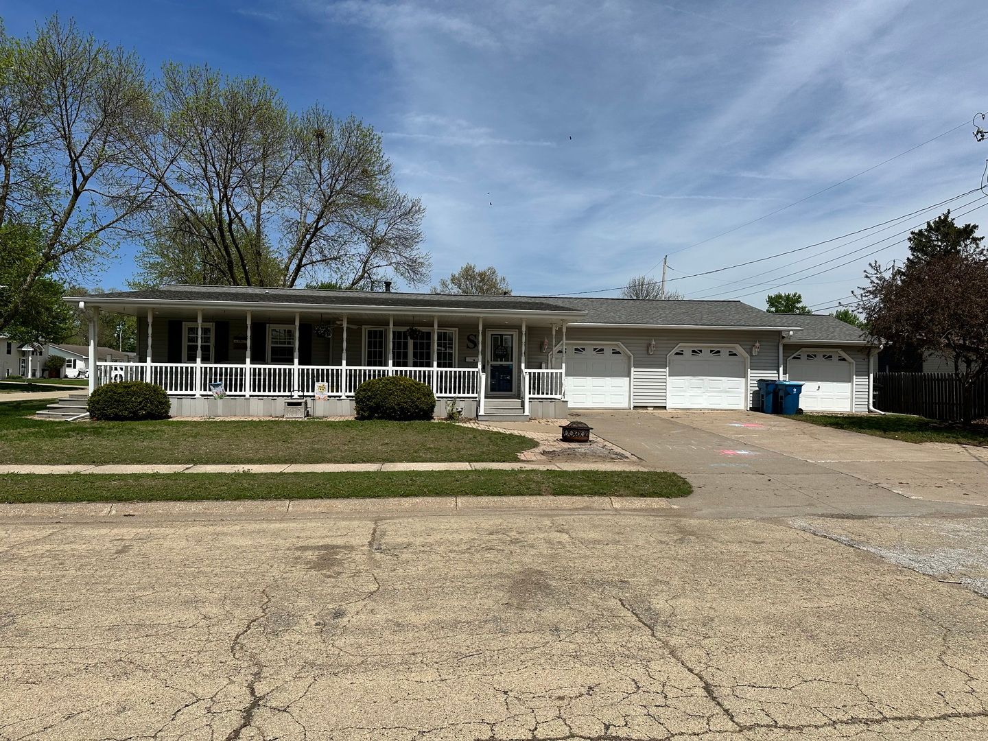 914 12th Place — Camanche, IA 52730