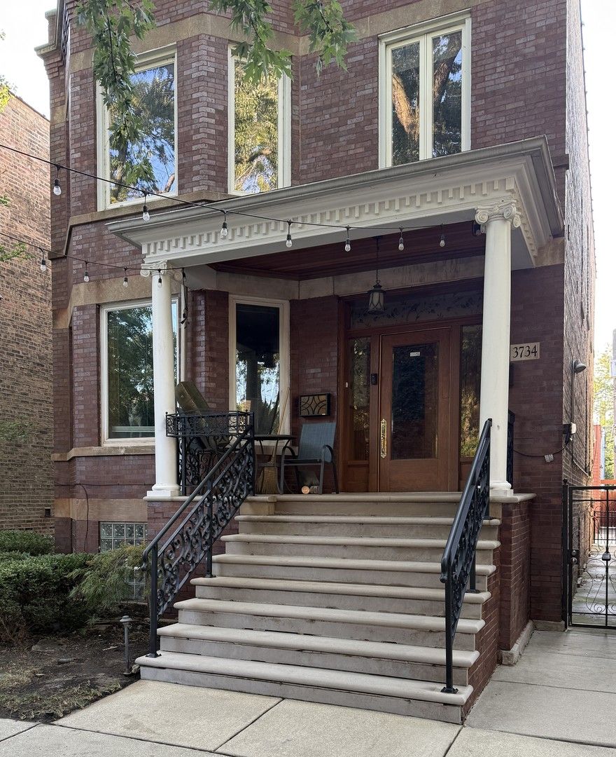 3734 N LEAVITT Street — Chicago, IL 60618