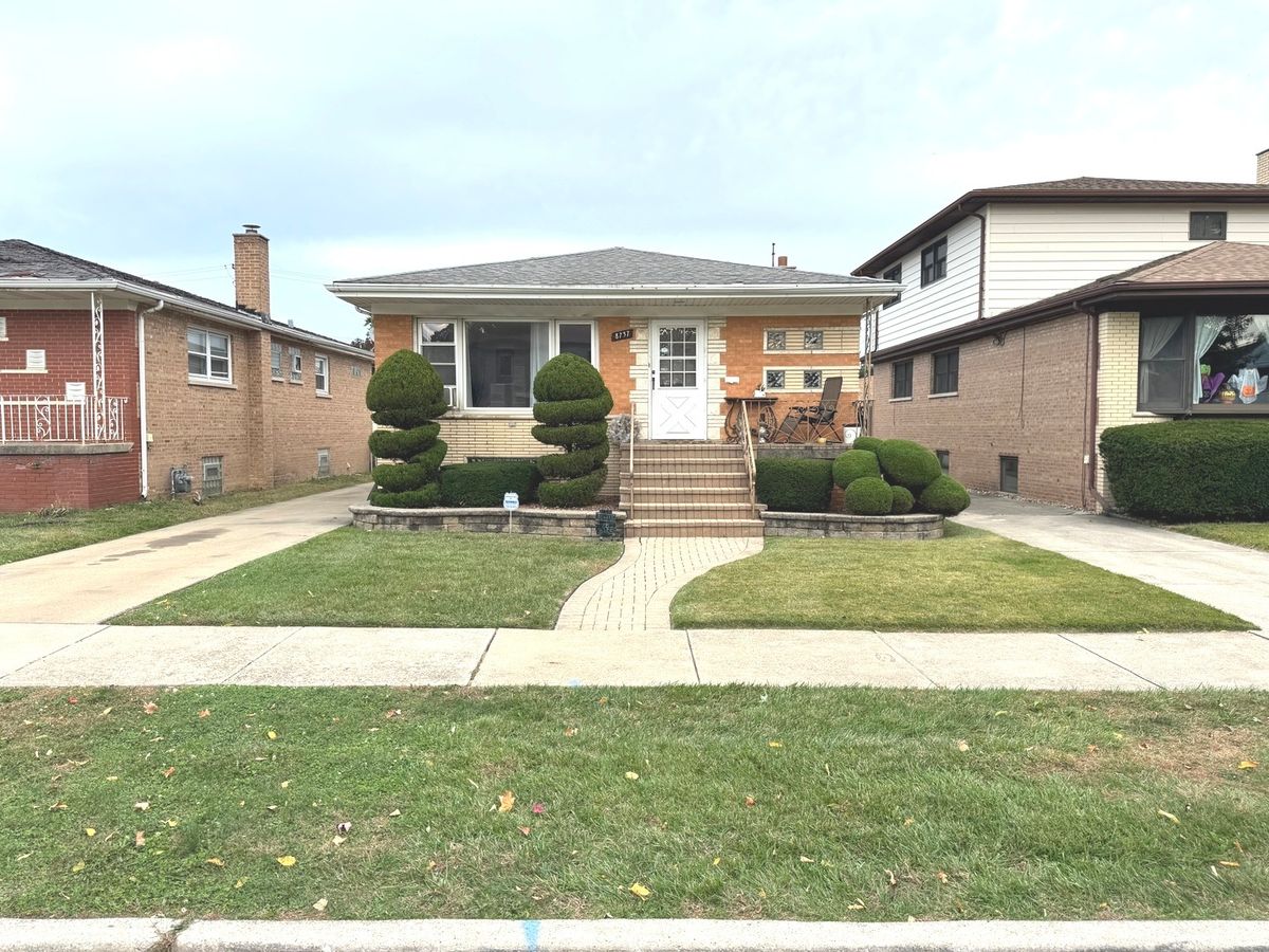 8737 Richmond Avenue, Evergreen Park, IL 60805