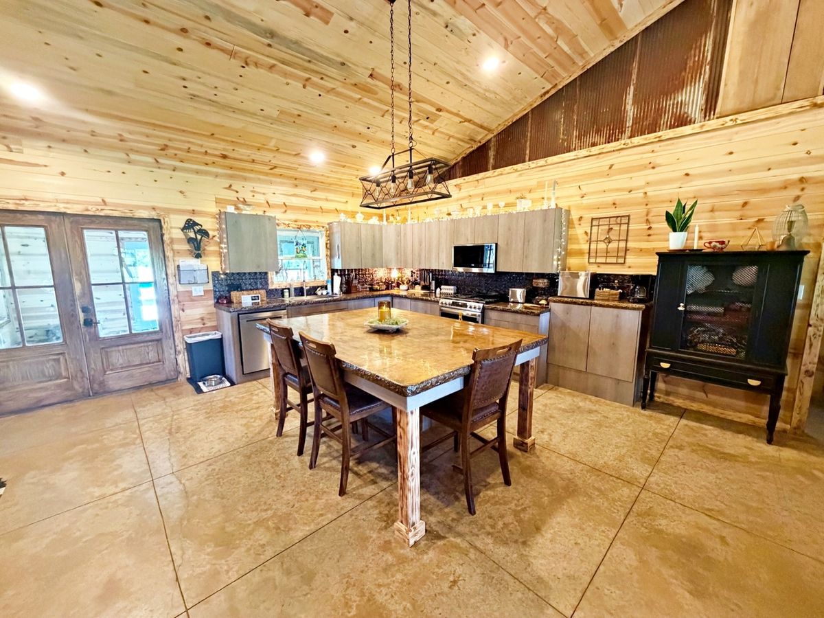 6945 Unity School Road, Brookport, IL 62910