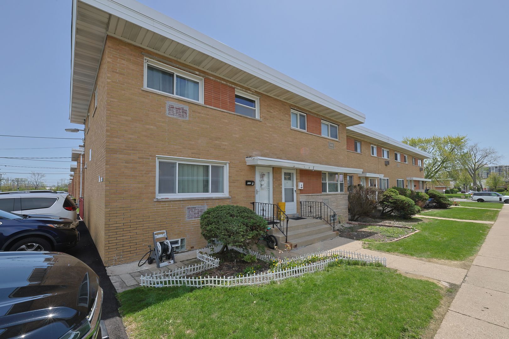 8668 Gregory Lane #F — Des Plaines, IL 60016