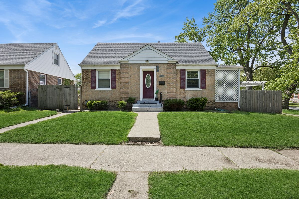 18008 Commercial Avenue, Lansing, IL 60438