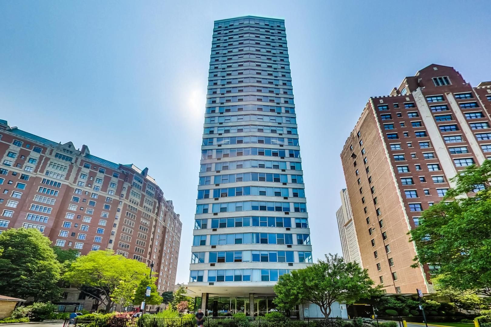 3900 N Lake Shore Drive #25C — Chicago, IL 60613