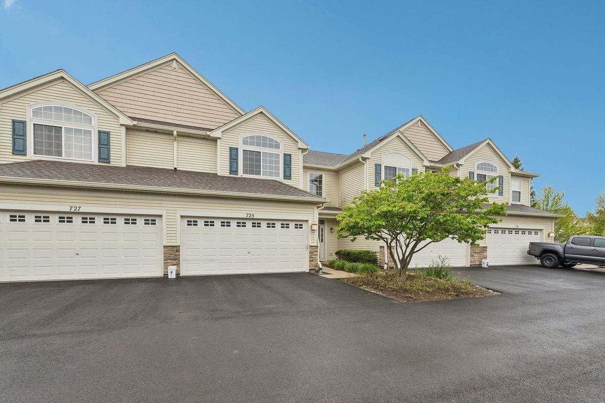725 Jade Lane, Round Lake, IL 60073