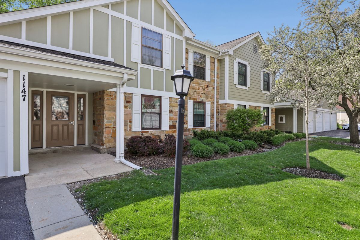 1147 Middlebury Lane, Wheeling, IL 60090