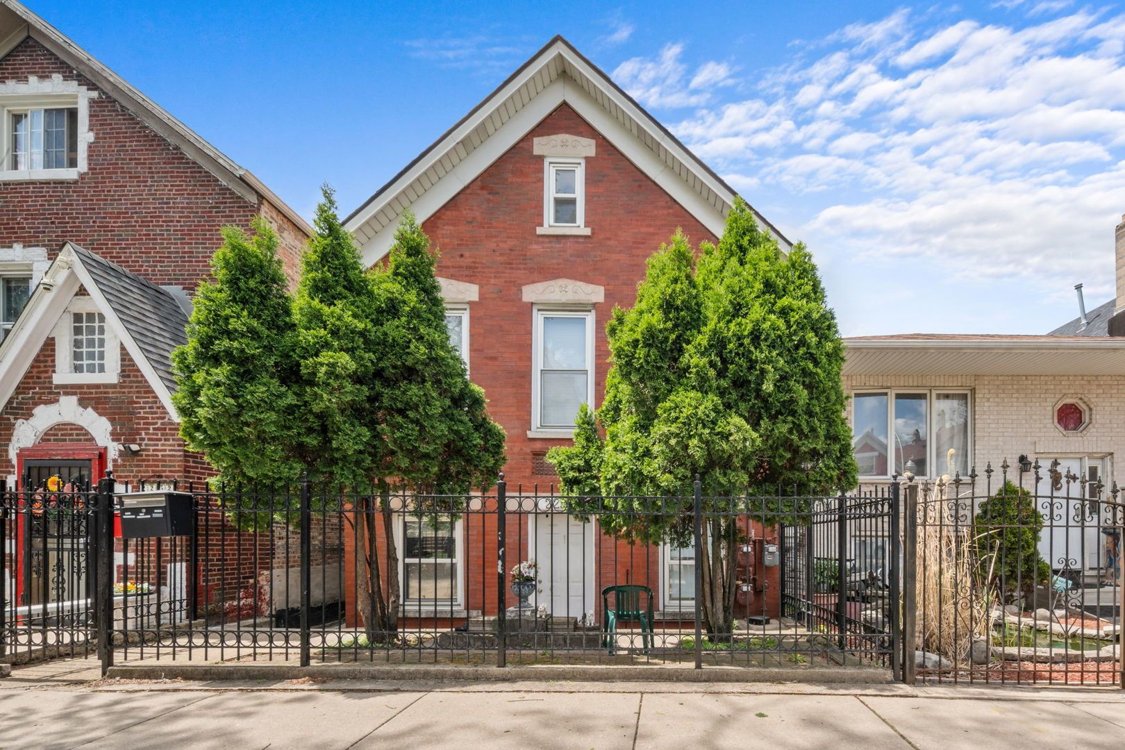 2250 S Sacramento Avenue — Chicago, IL 60623