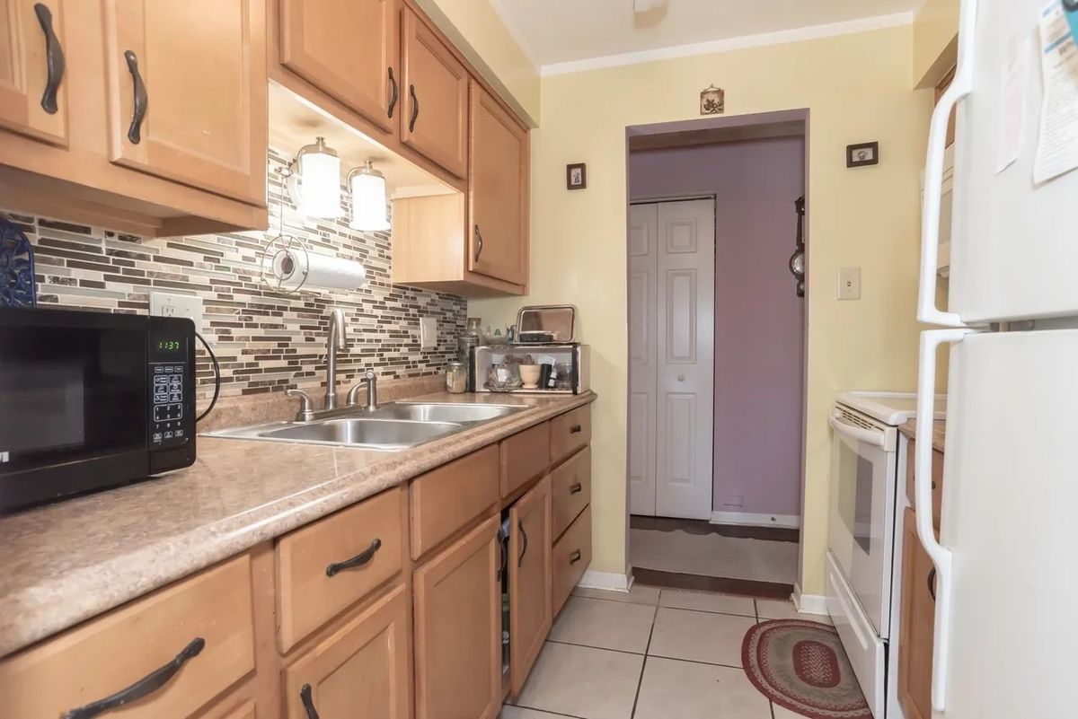 11810 S Komensky Avenue #101, Alsip, IL 60803