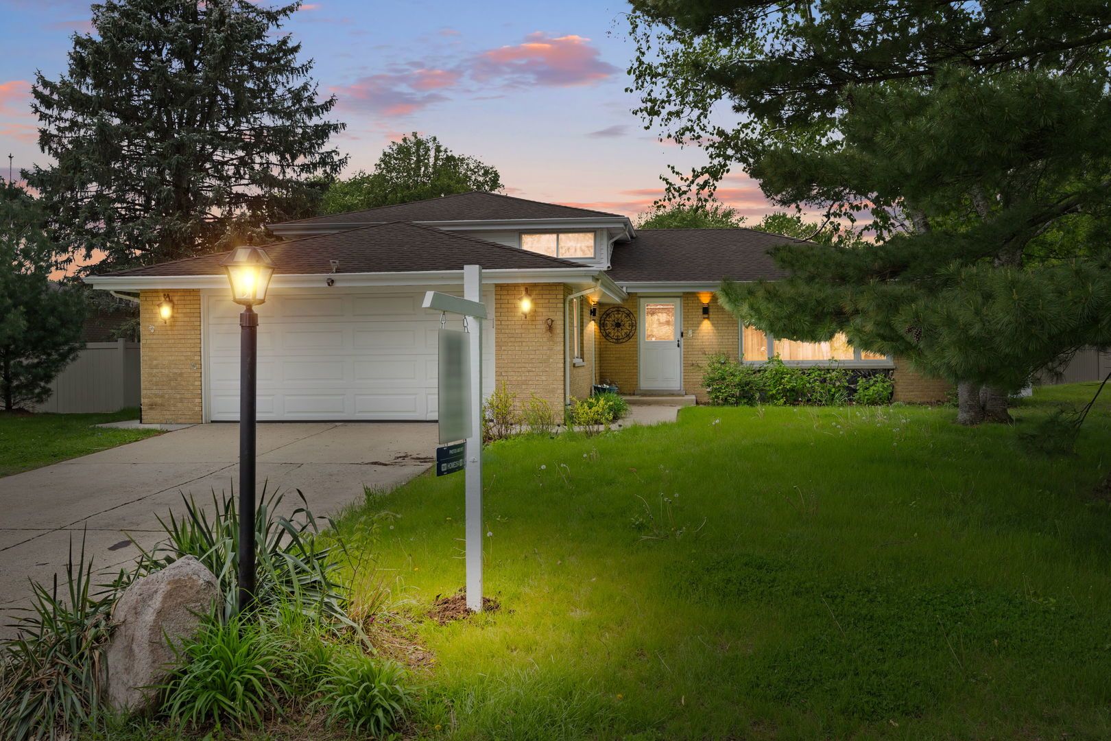 9S172 Cumnor Road — Downers Grove, IL 60516