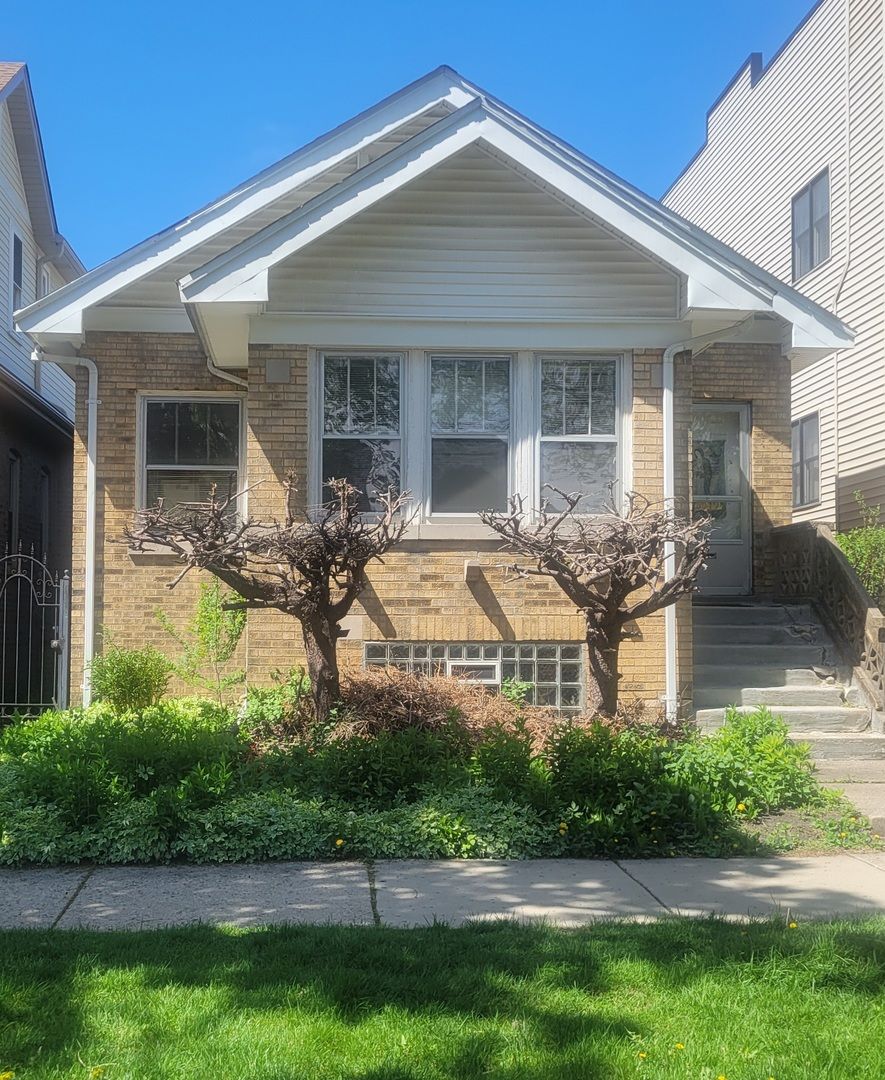 4212 N Mozart Street — Chicago, IL 60618