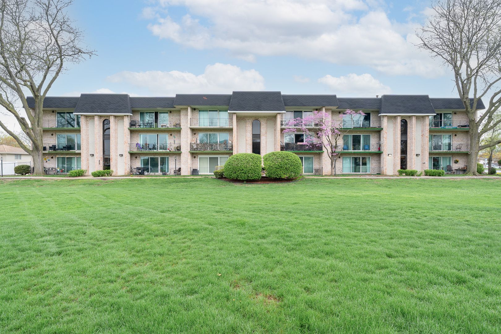 9202 S Pulaski Road #1E — Oak Lawn, IL 60453