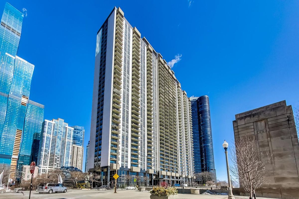 400 RANDOLPH Street, Chicago, IL 60601