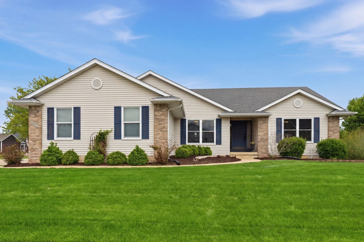1991 Streamside Drive, Bettendorf, IA 52722