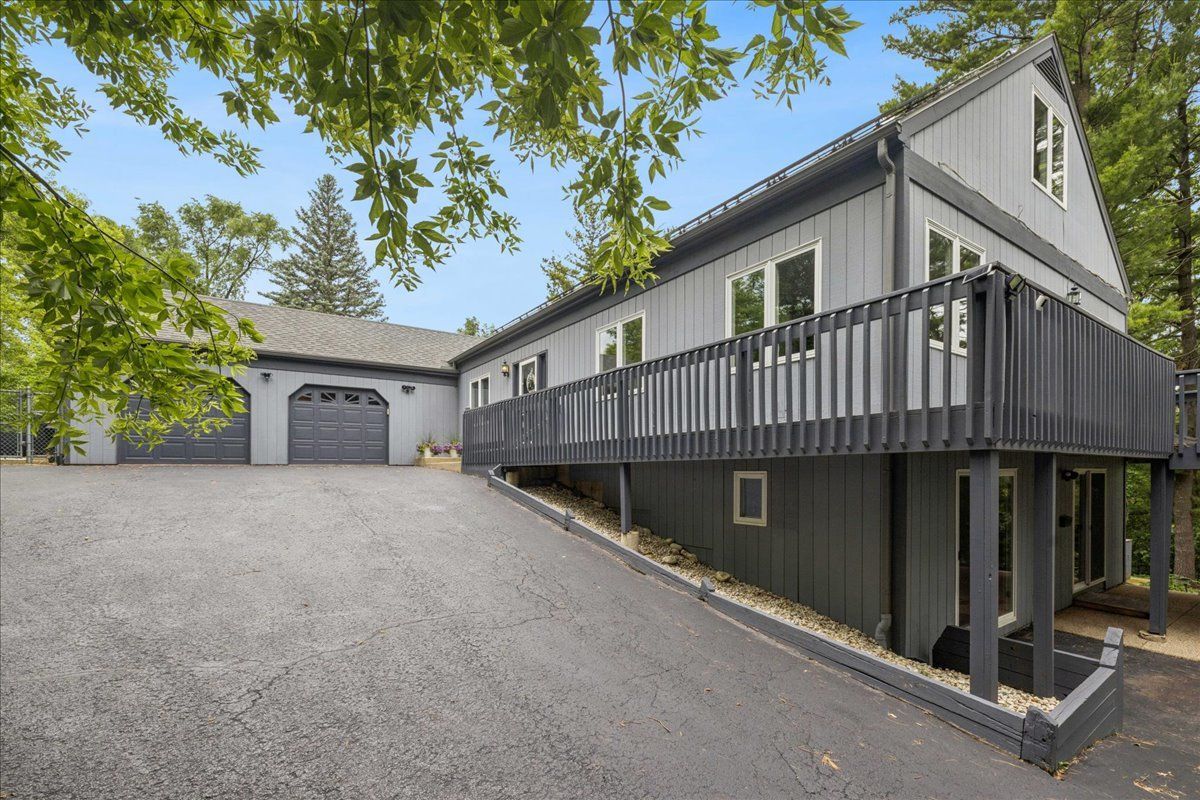 4402 Barreville Road — Crystal Lake, IL 60012