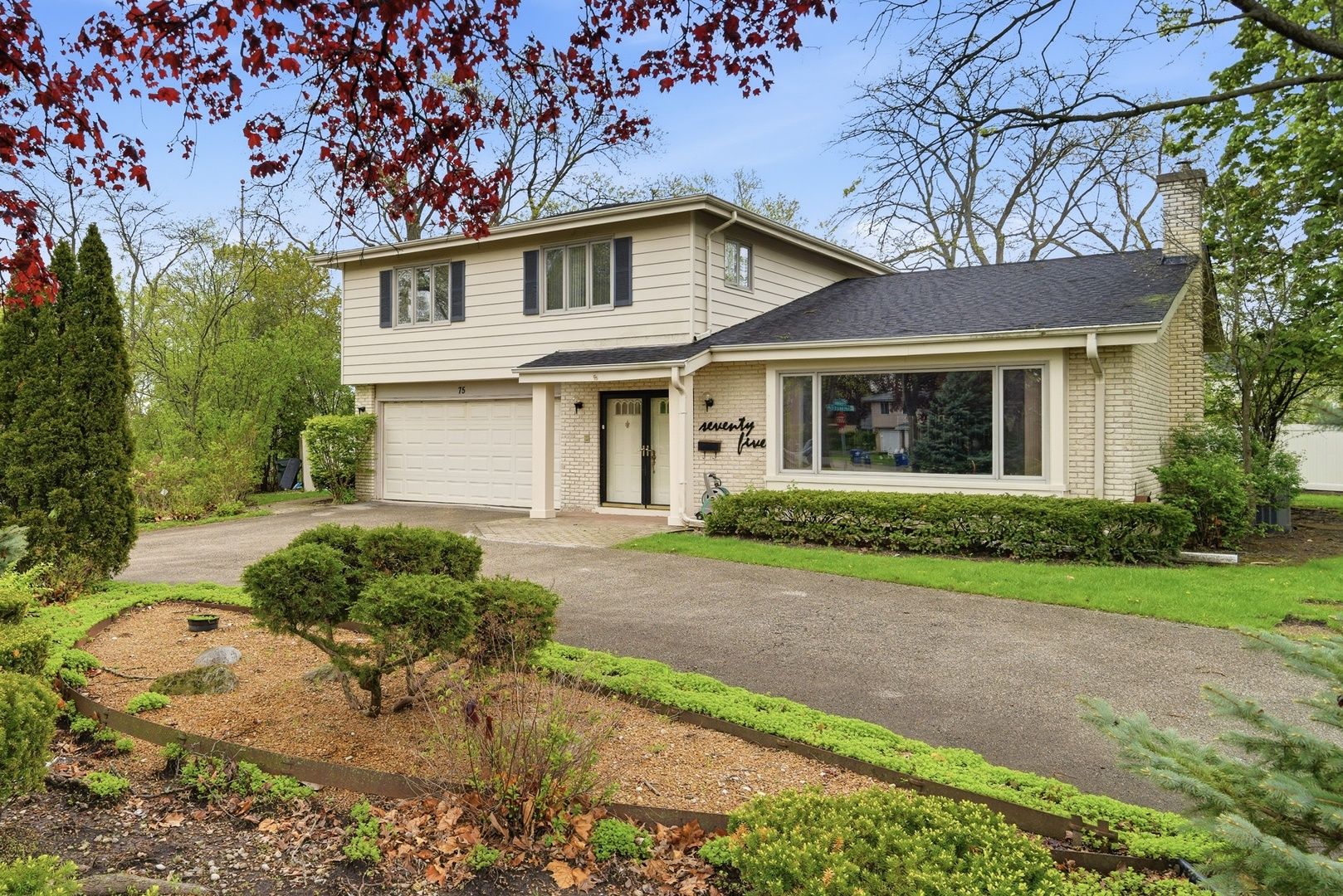 75 Eastwood Drive — Deerfield, IL 60015